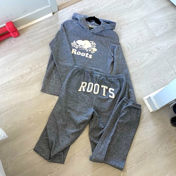 Grey roots sweatsuit - Picture 1 of 14
